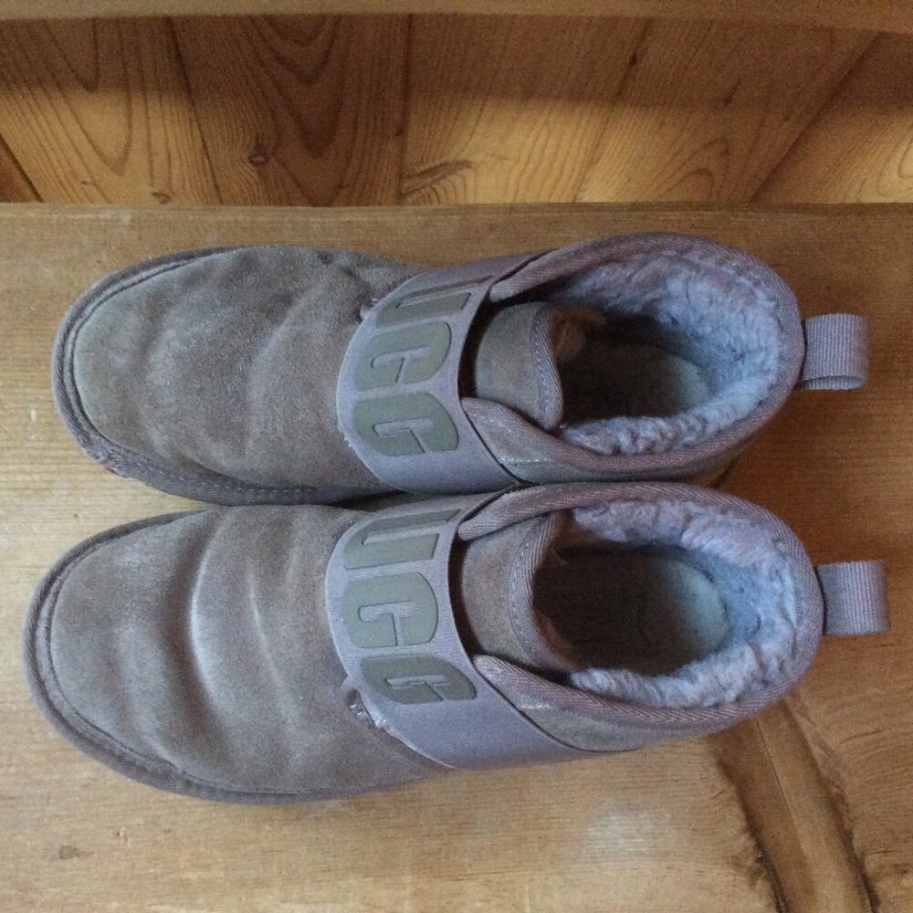 UGG Neumel ll Graphic Tan Womens Y2K Fashion Athleisure Chukka Boots Size 7